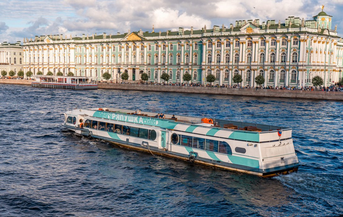 Праздничный салют в день ВМФ