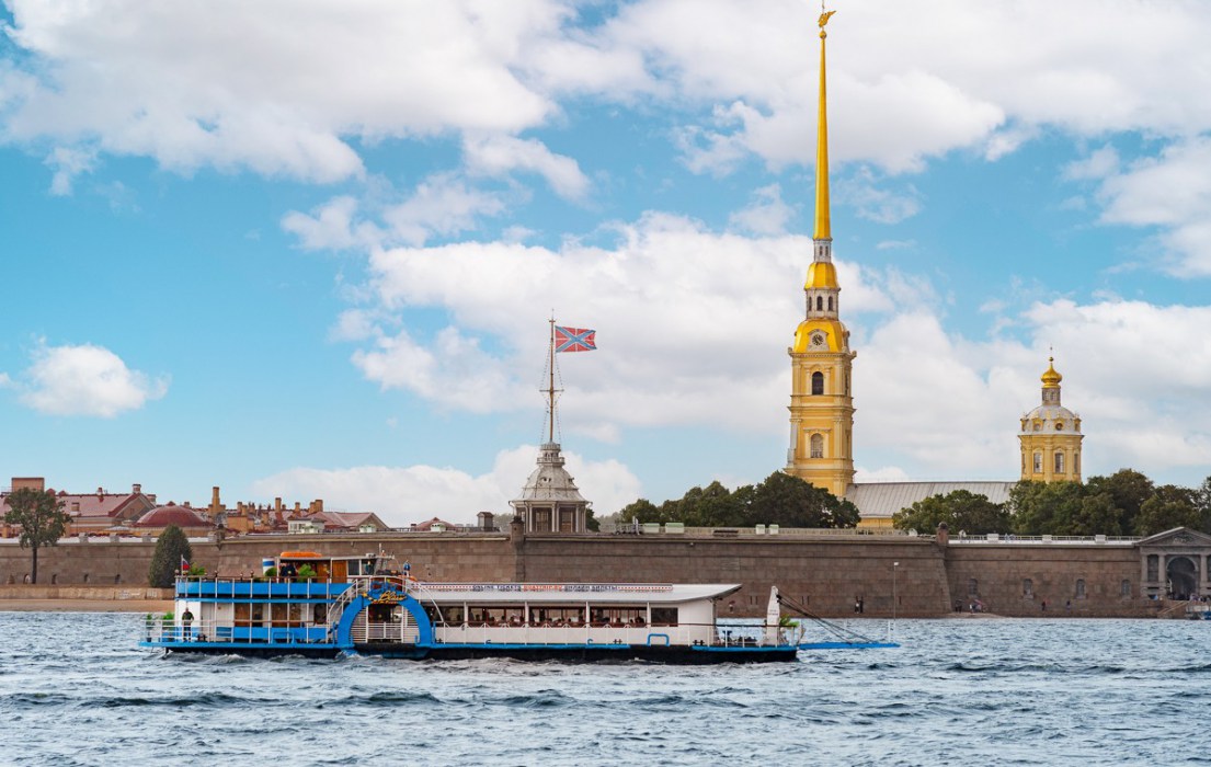 Праздничный салют в день ВМФ