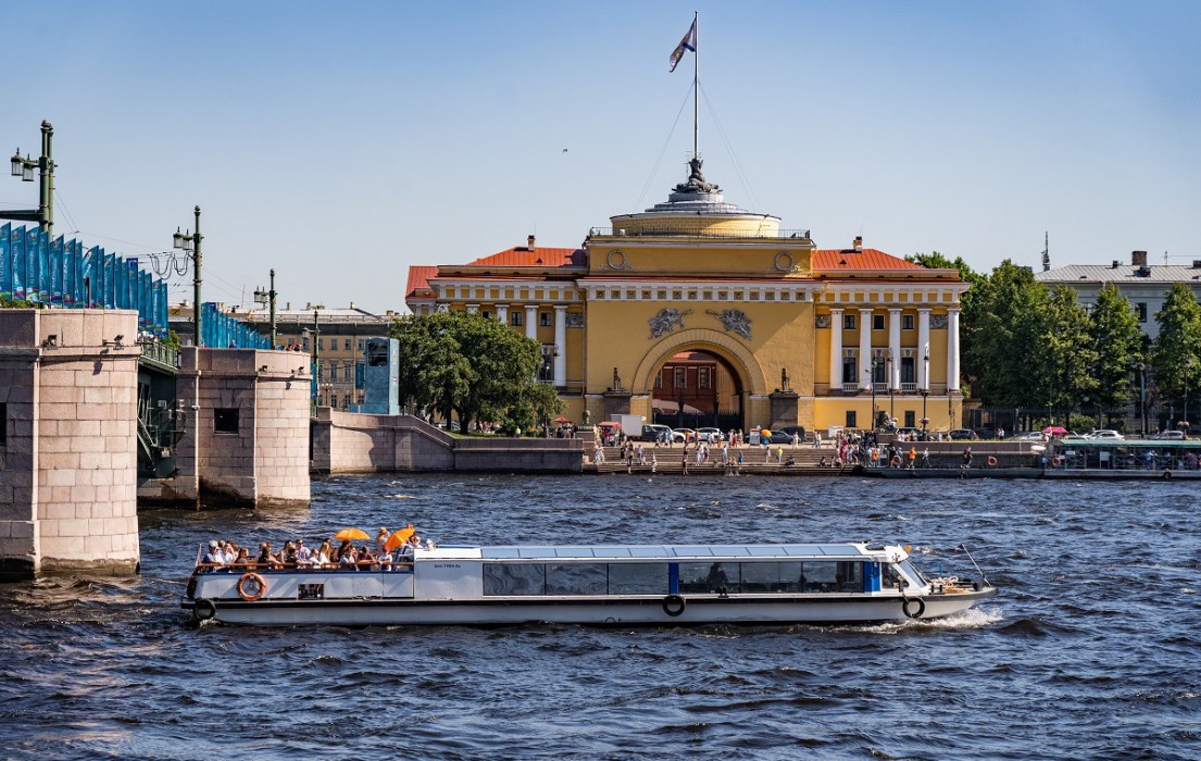 Праздничный салют в день ВМФ