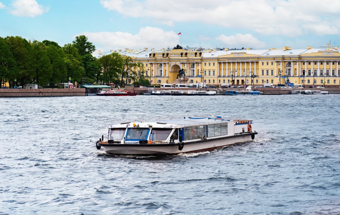 Праздничный салют в день ВМФ